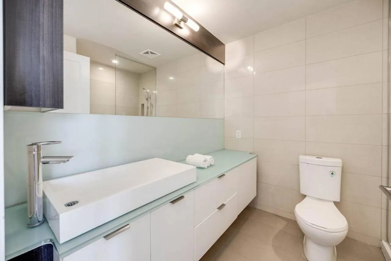 Holiday home Exec 2Br 2Bth W Million Dollar View Of Cn Tower Villa Toronto